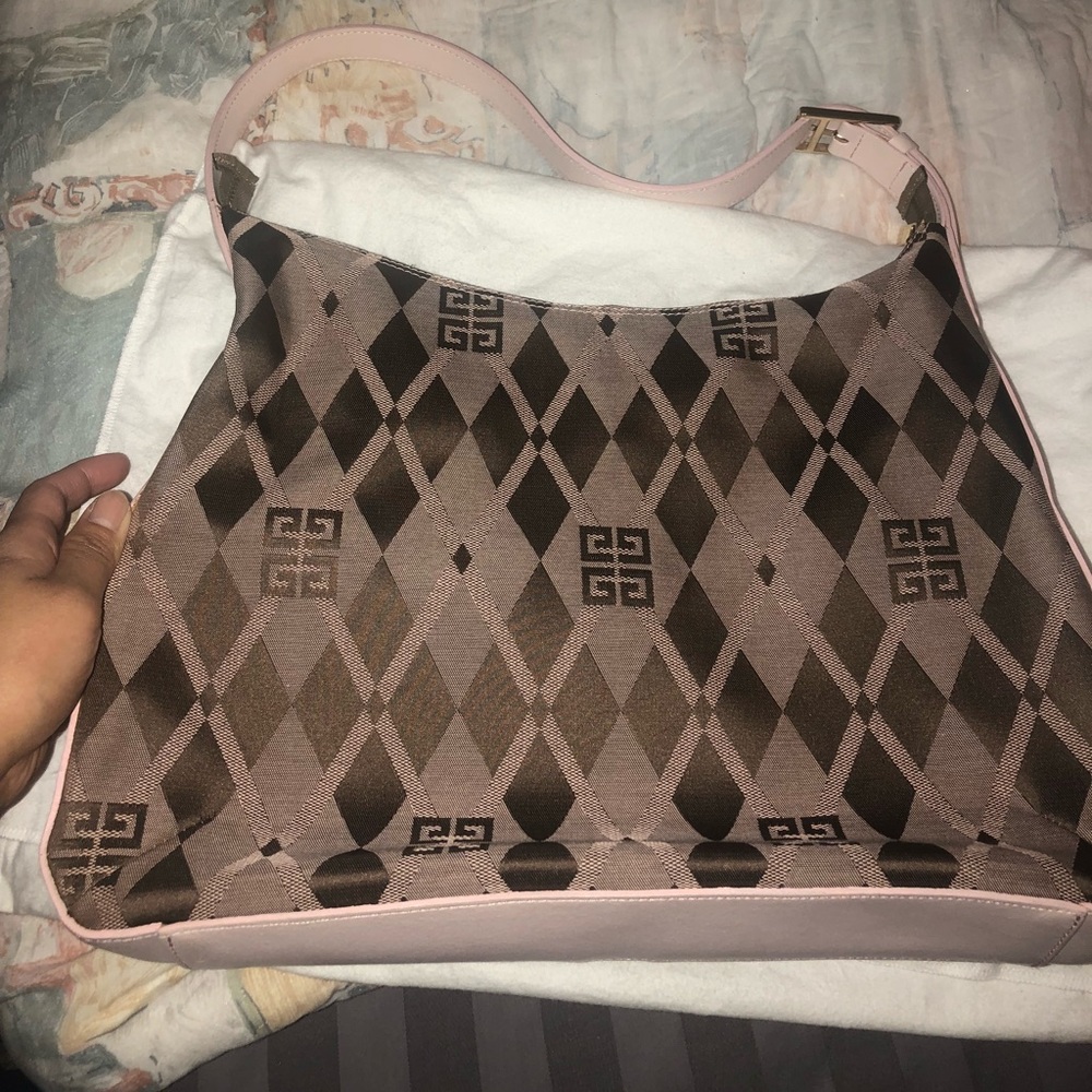 Authentic givenchy bag - Picture 13 of 16